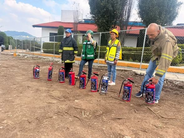 DIF Huixquilucan capacita a brigadistas en uso de extintores