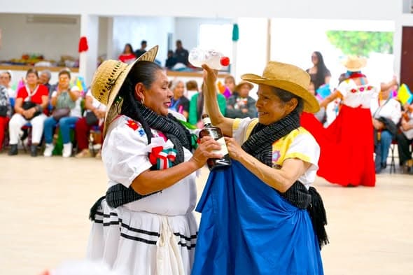 Clubes de Adulto Mayor celebran las tradicionales Mañanitas Mexicanas con alegría