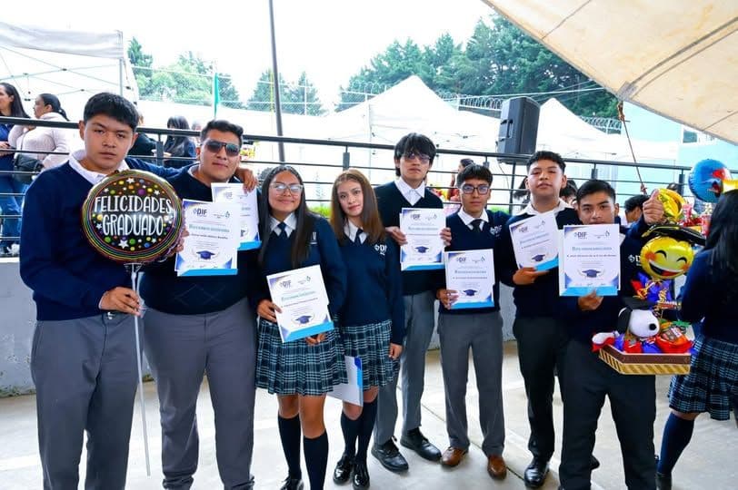 Ceremonia de fin de ciclo escolar del Bachillerato DIF