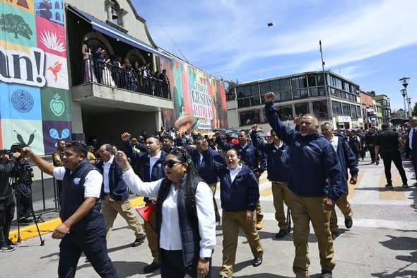 Participa DIF Huixquilucan con orgullo en el desfile cívico del CCXVI aniversario de la Independencia de México