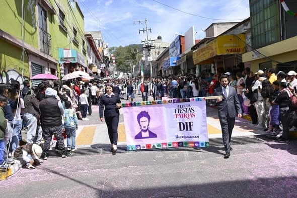 Participa DIF Huixquilucan con orgullo en el desfile cívico del CCXVI aniversario de la Independencia de México