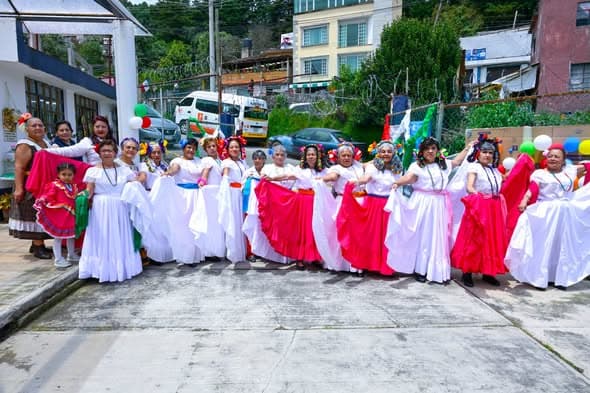 Clubes de Adulto Mayor celebran Mañanitas Mexicanas en La Cima y Allende