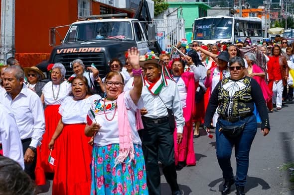 Adultos mayores celebran tradiciones patrias en Casa de Día El Mirador