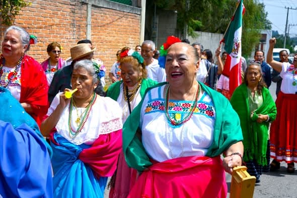 Clubes de Adulto Mayor celebran las tradicionales Mañanitas Mexicanas con alegría