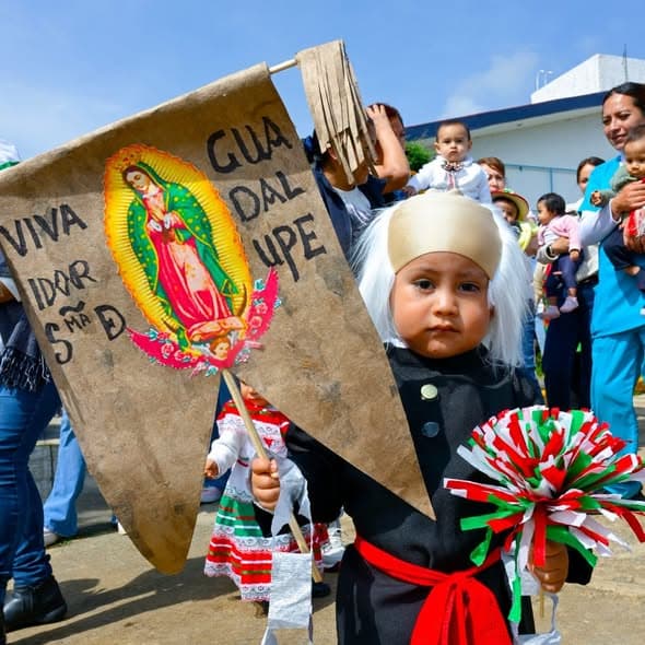Niñas y niños de Estancia Infantil celebran desfile por el inicio de la Independencia