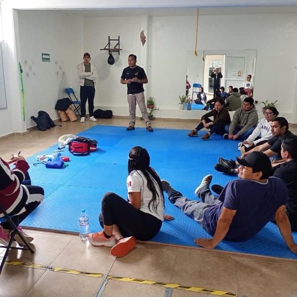 Personal de albercas municipales concluye curso de seguridad y salvamento acuático