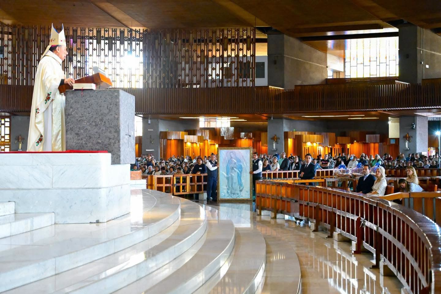 Realizan tradicional peregrinación anual a la Basílica de Guadalupe en Huixquilucan