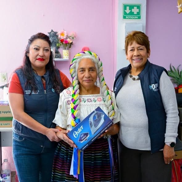 Actividad de convivencia y reconocimiento con adultos mayores del CDC Allende