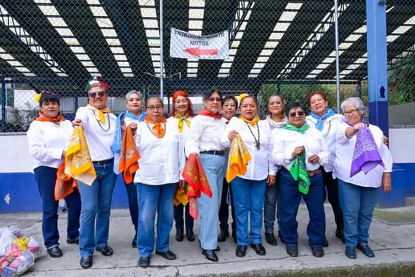 Casa de Día de Loma del Carmen celebra Mañanitas Mexicanas