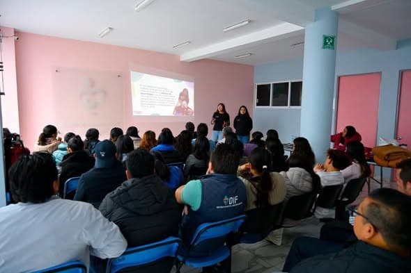 SMDIF Huixquilucan capacita a equipo de psicología en desarrollo infantil