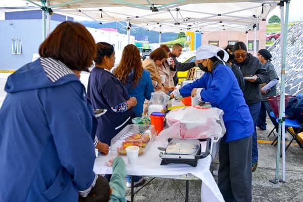 Alumnas de talleres de DIF celebran Fiestas Patrias con Mini Expo Venta
