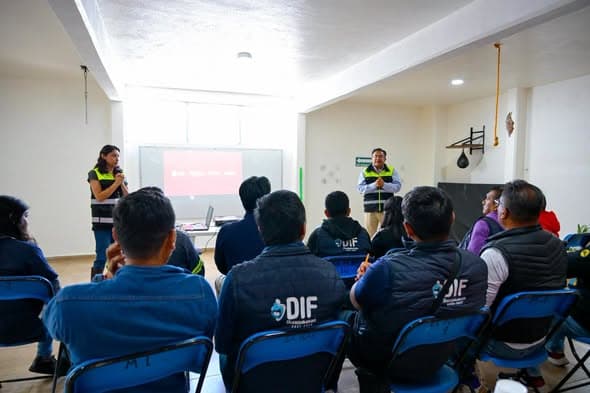 DIF Huixquilucan recibe capacitación en regulación sanitaria para personal de albercas