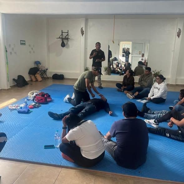 Personal de albercas municipales concluye curso de seguridad y salvamento acuático