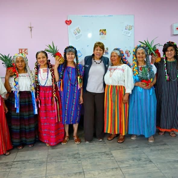 Actividad de convivencia y reconocimiento con adultos mayores del CDC Allende