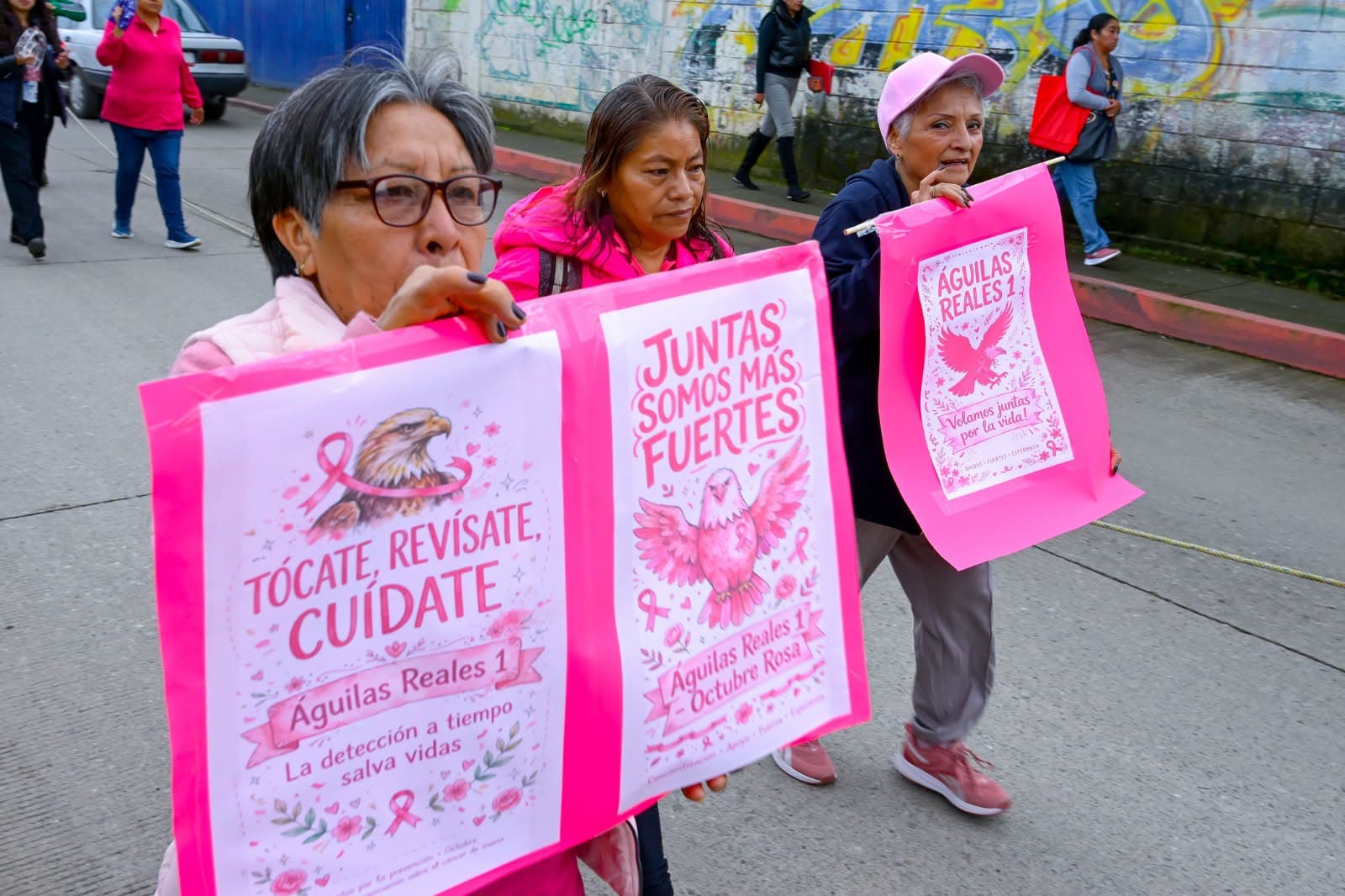Huixquilucan concluye caminata y jornada de concientización contra el cáncer de mama