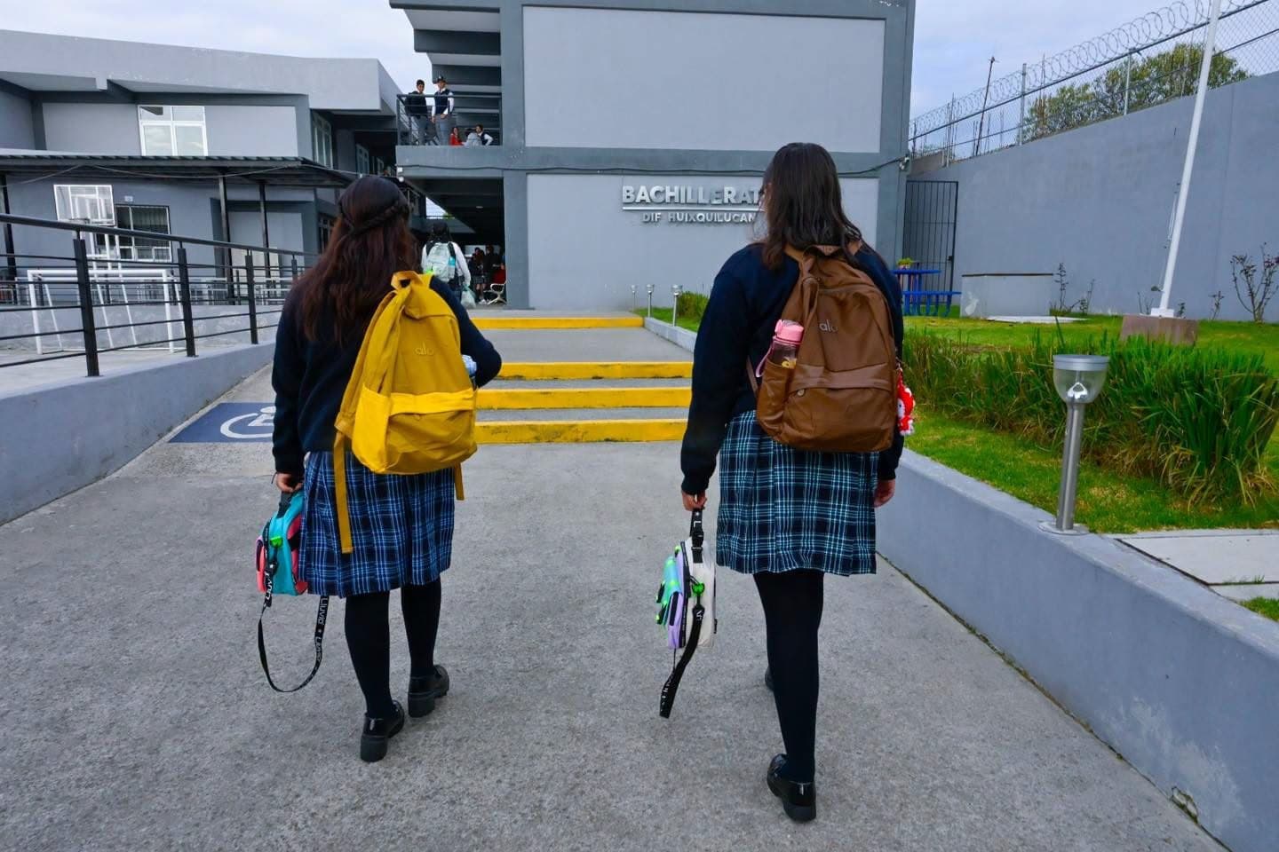 Jovencitas del Centro de Asistencia Social Santa María inician ciclo escolar con entusiasmo