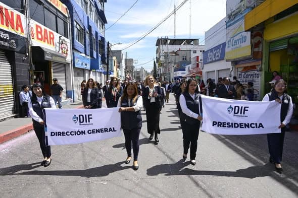 Participa DIF Huixquilucan con orgullo en el desfile cívico del CCXVI aniversario de la Independencia de México