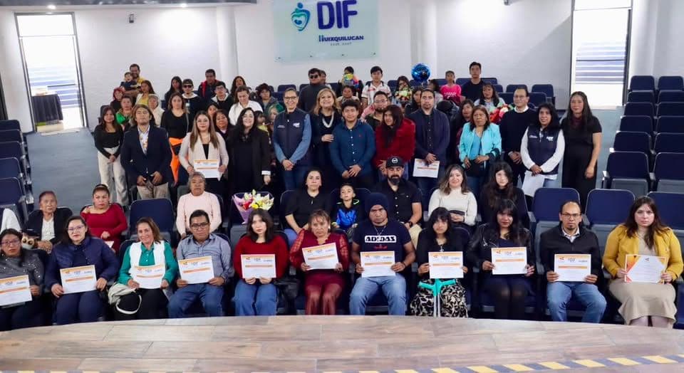 Alumnos del Aula Móvil de DIF Central concluyen estudios