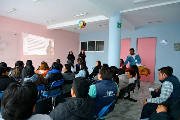 SMDIF Huixquilucan capacita a equipo de psicología en desarrollo infantil